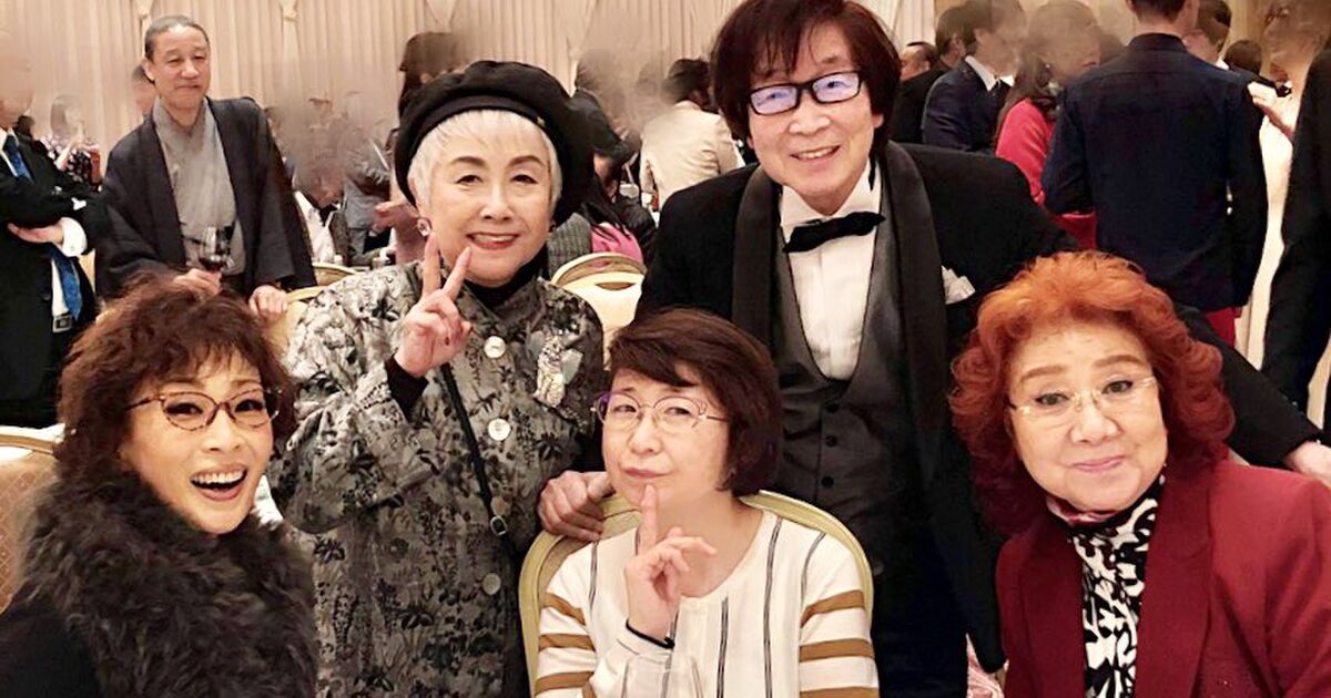 二 プロダクション 青