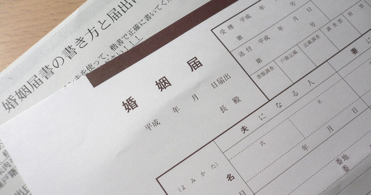 婚姻届はいつでも出せるけど 時間外に出して不備があった場合は後日連絡が来て出し直しな Togetter