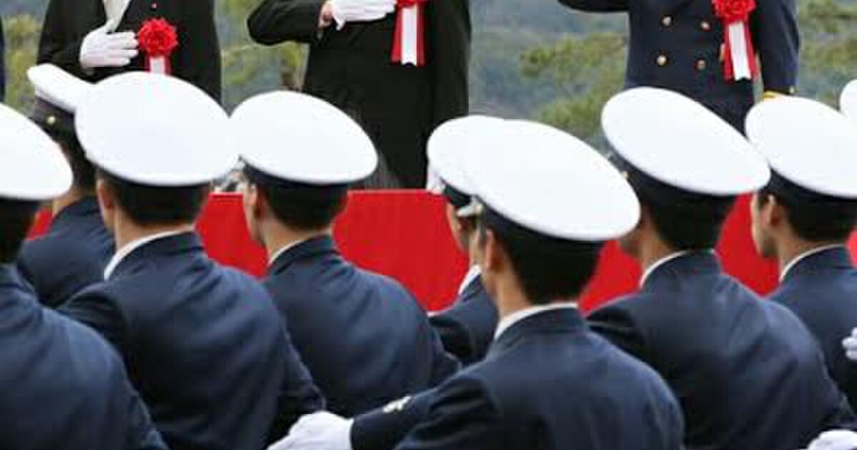 自衛官から教えて貰った豆知識 軍人に敬礼されたら文官や一般人はどう返すか Togetter