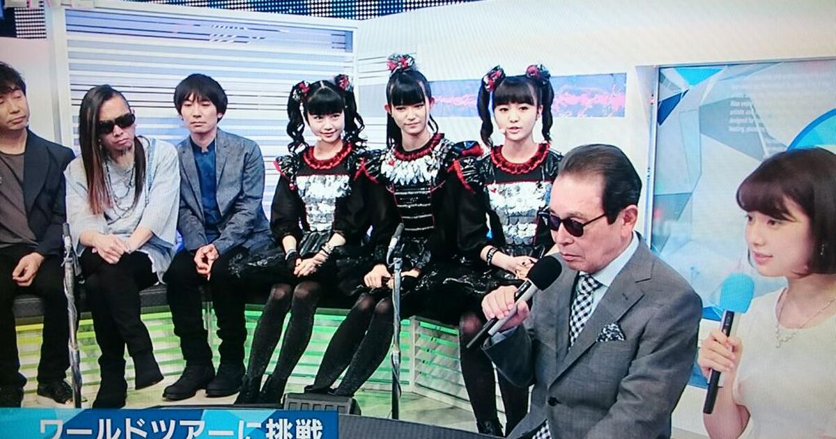 ｍステにて アイドルと体が触れないように気を遣い過ぎるスピッツ 草野マサムネに萌える人々 かわいい 電車内の俺らだ Togetter