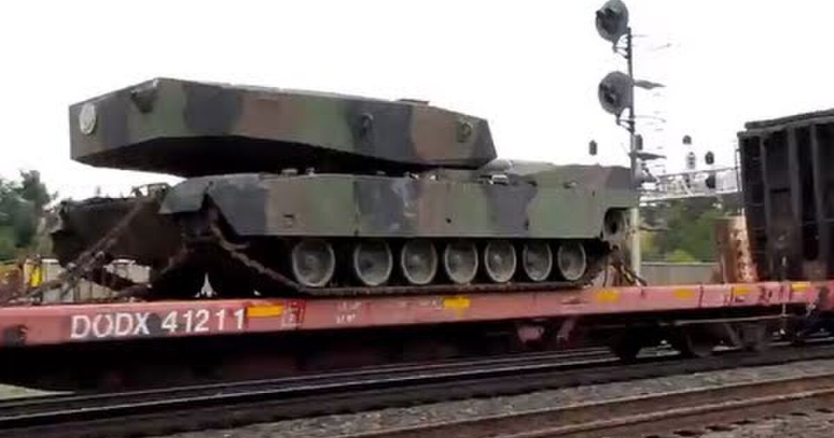 アメリカのm1a3戦車 鉄道輸送中を激写される Togetter