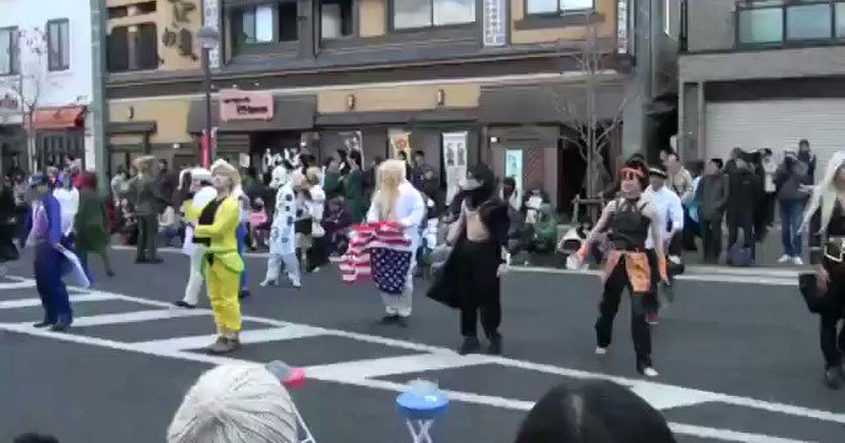 ジョジョのコスプレをしてラジオ体操やる人たちが面白い 人間をやめます ジョジョ立ち経由なのがこれまた Togetter