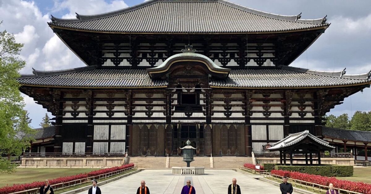 コロナ早期終息への祈り 東大寺で宗教 宗派を超えて共同記者会見を開いた時の画がgメンやアベンジャーズ感を醸し出してる Togetter