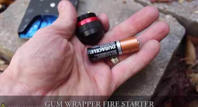 ガムの包み紙と乾電池を使って一瞬で火をおこす方法 Togetter