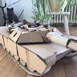 夫が急にダンボールで何か作り始めたと思ったら でた っネコ戦車 殺傷能力が高すぎる ついに日本でも猫戦車が流行の兆し Togetter