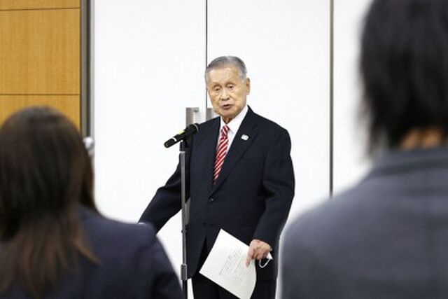 森会長記者会見後にツイートされた 森会長にマイク向けてる記者は何様なの 自分が国民の代表とでも 別に森会長を擁護する訳ではないんだけど謝った人に対してイライラする質問は違うと思う など別角度からの意見 Togetter