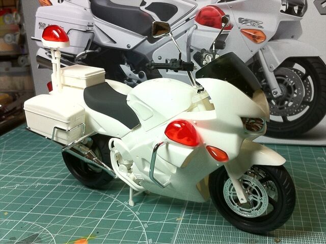 フジミ模型『HONDA VFR800P 警視庁白バイ』製作まとめ - posfie