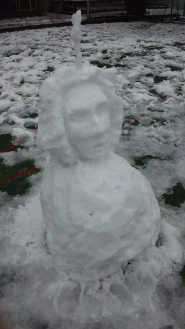 大雪の日 雪だるまいろいろ Togetter