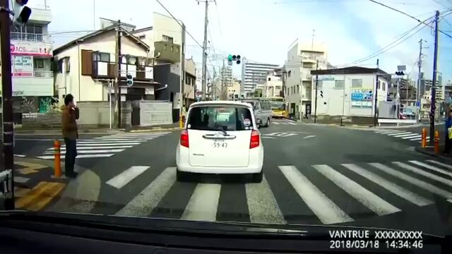 ドラレコ トラックの後ろに自転車が 急ブレーキ踏んだら