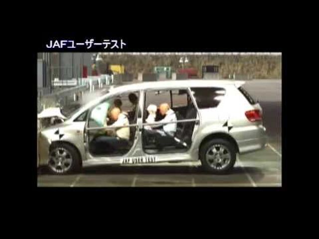 いくら子どもが泣いても車ではチャイルドシートに座らせろ 赤ちゃんがエアバッグがわりになって悲惨な事故が起きる Togetter