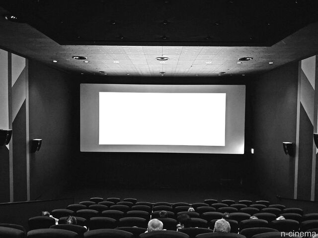 Netflix映画の映画館上映 額縁上映のため画面が小さく自宅のテレビ鑑賞の方がマシの声 Togetter