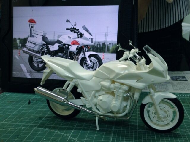 フジミ模型『HONDA CB1300P 白バイ』の製作記録 - posfie