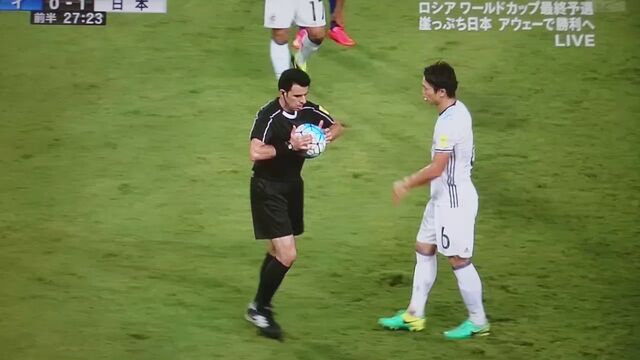 サッカーw杯予選 タイ戦にて ボールの空気圧確認 でイエローカード なぜこの判定になったのか Togetter