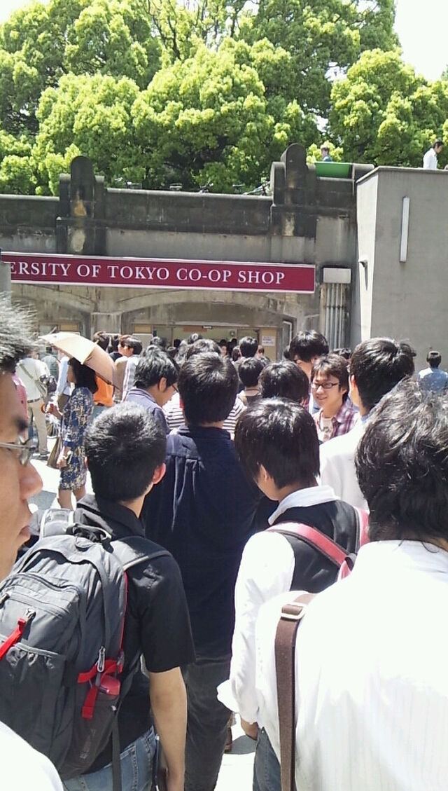 東大にレットブル配布 Togetter