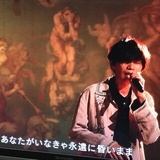 紅白歌合戦 の米津玄師さん 高さのある舞台でろうそくに囲まれてたけど どうやって登ったの ドローン 残像 など諸説 Togetter