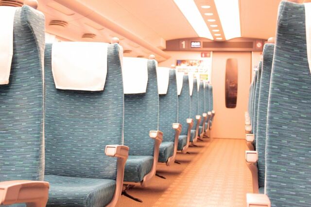 新幹線の タイピング音 はマナー違反なのか カタカタうるさい クレーム入れたい 反対派の主張 記事に 度を越してる人もいるからなあ 気遣い出来ない人が公共の空間に存在しないでほしいですよね など感想ツイート Togetter
