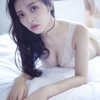 セクシー声優 上坂すみれ写真集発売 ニセ乳ではないことを証明 滋養強壮に使って Togetter