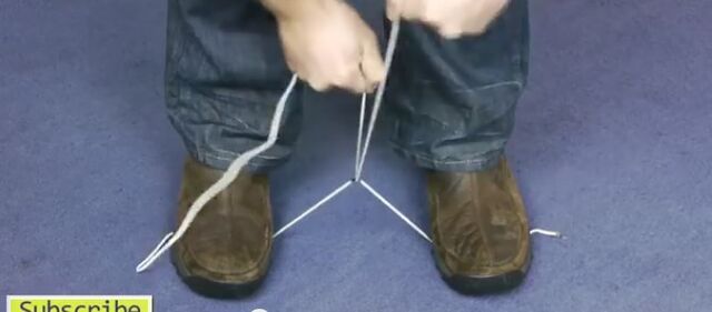 ガムの包み紙と乾電池を使って一瞬で火をおこす方法 Togetter