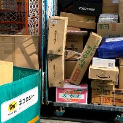 配達員 アマゾン多過ぎ で悲鳴 アマゾン以外で購入したのになぜかアマゾンの箱で届いて混乱する消費者の対応に追われるヤマト運輸 Togetter