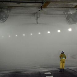 高速道路トンネル内での火災で、火災車両を絶対追い越してはダメな理由 